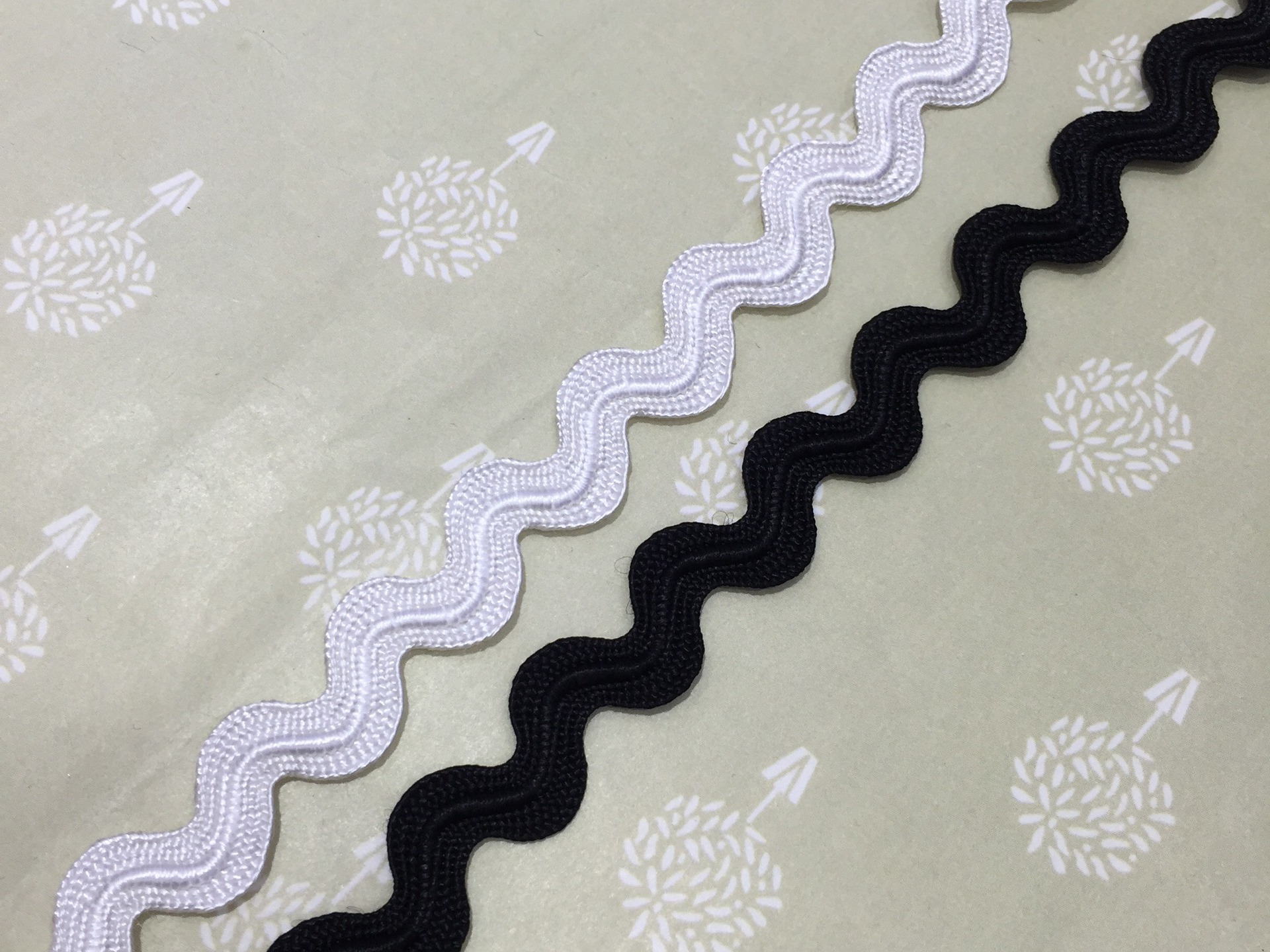 S-Shaped Wave Cord detail
